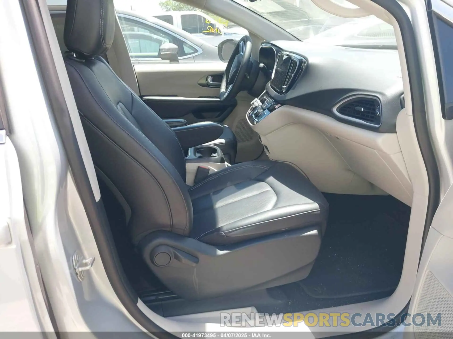 5 Photograph of a damaged car 2C4RC1BG7RR149779 CHRYSLER PACIFICA 2024
