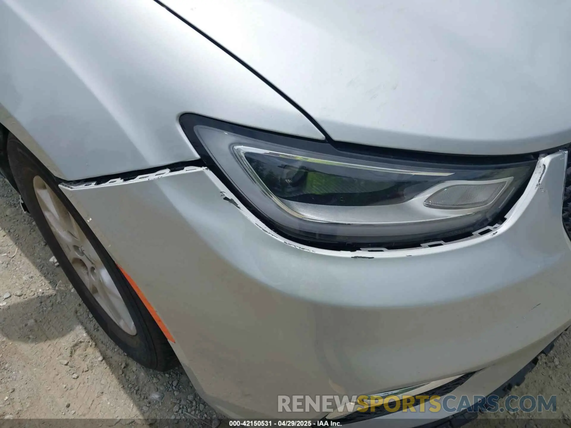 17 Photograph of a damaged car 2C4RC1BG8RR139066 CHRYSLER PACIFICA 2024