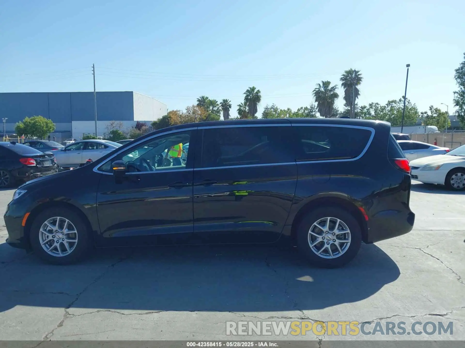 14 Photograph of a damaged car 2C4RC1BG8RR156353 CHRYSLER PACIFICA 2024