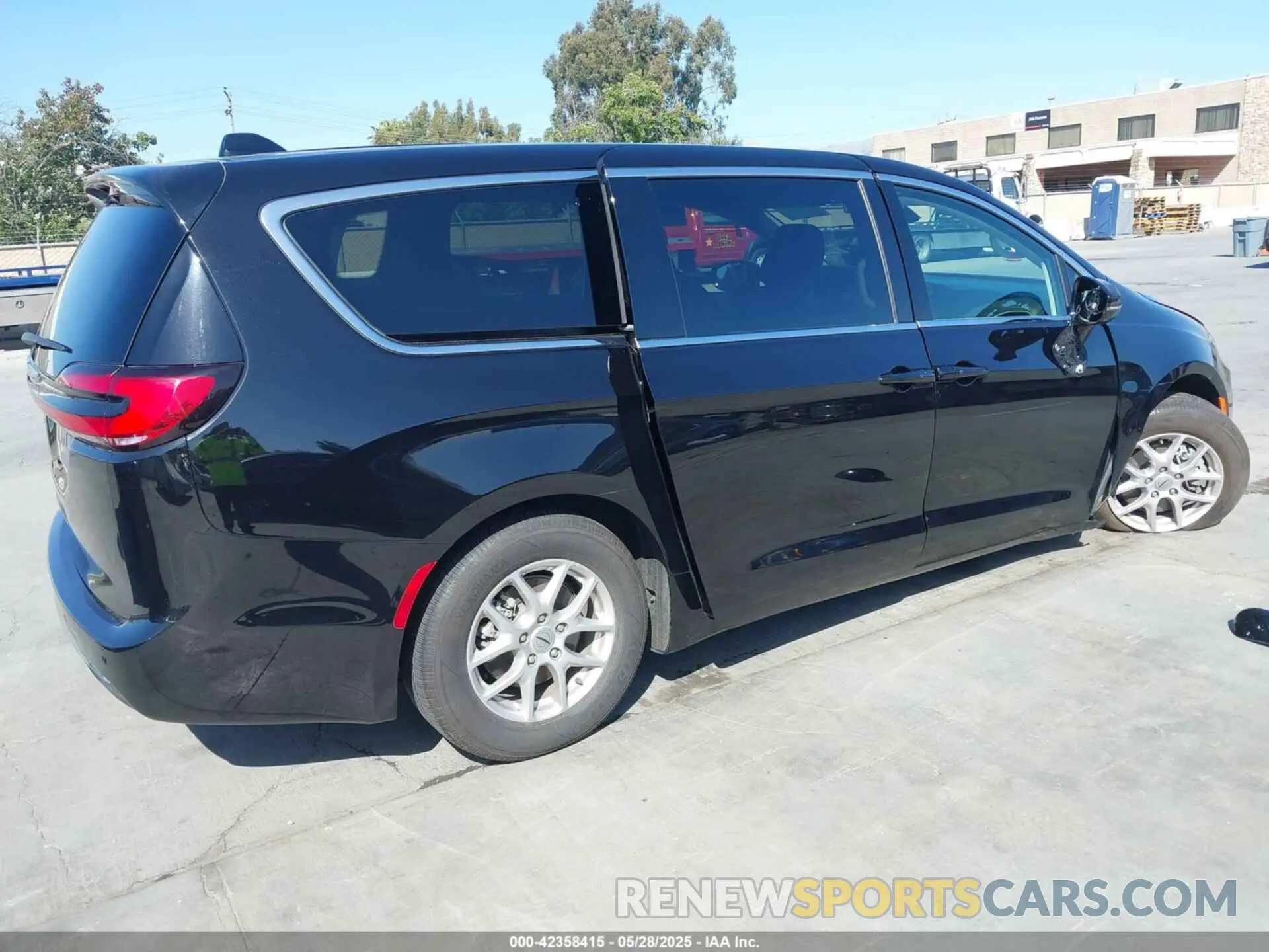 4 Photograph of a damaged car 2C4RC1BG8RR156353 CHRYSLER PACIFICA 2024