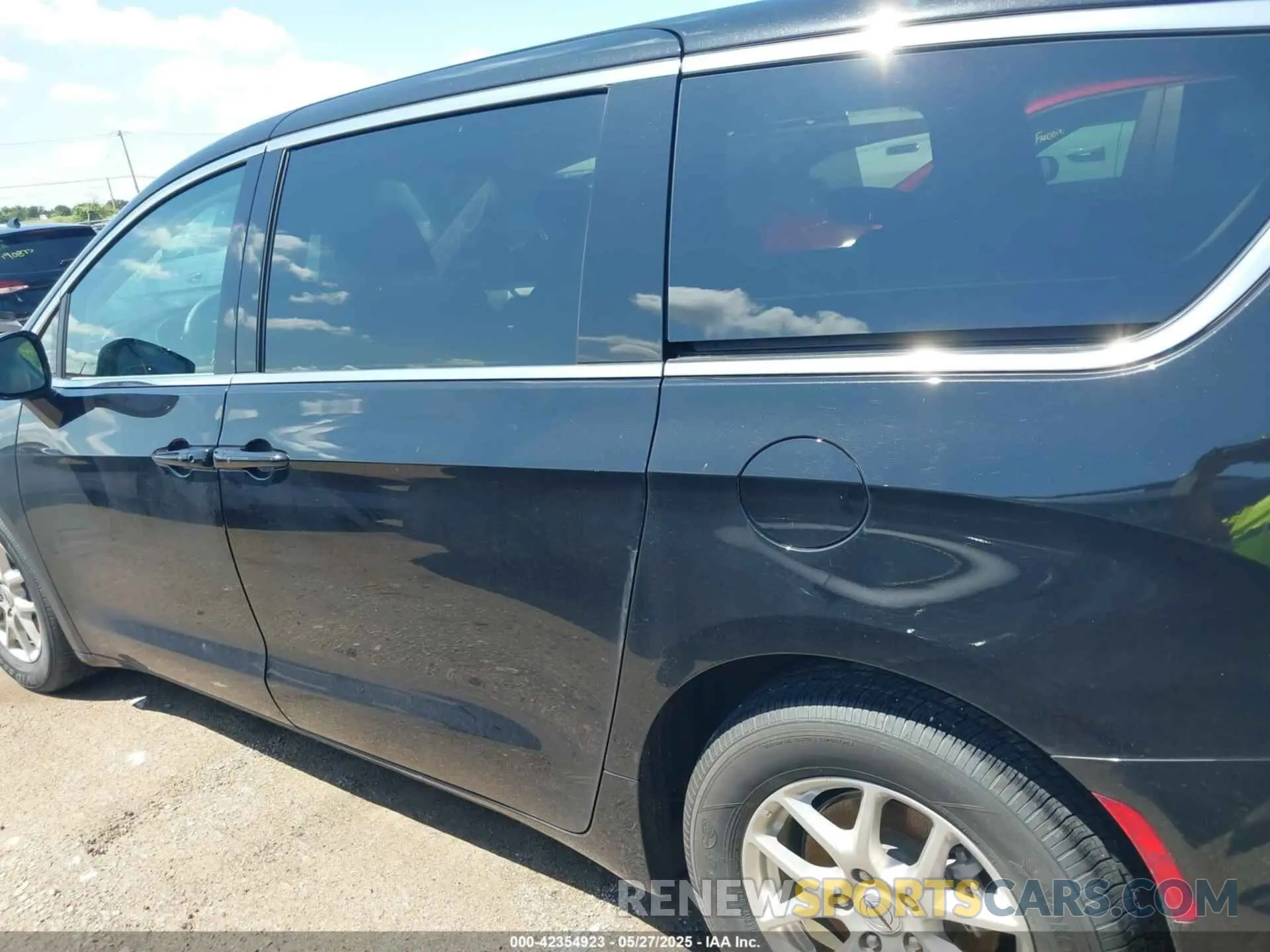 14 Photograph of a damaged car 2C4RC1BG8RR179678 CHRYSLER PACIFICA 2024