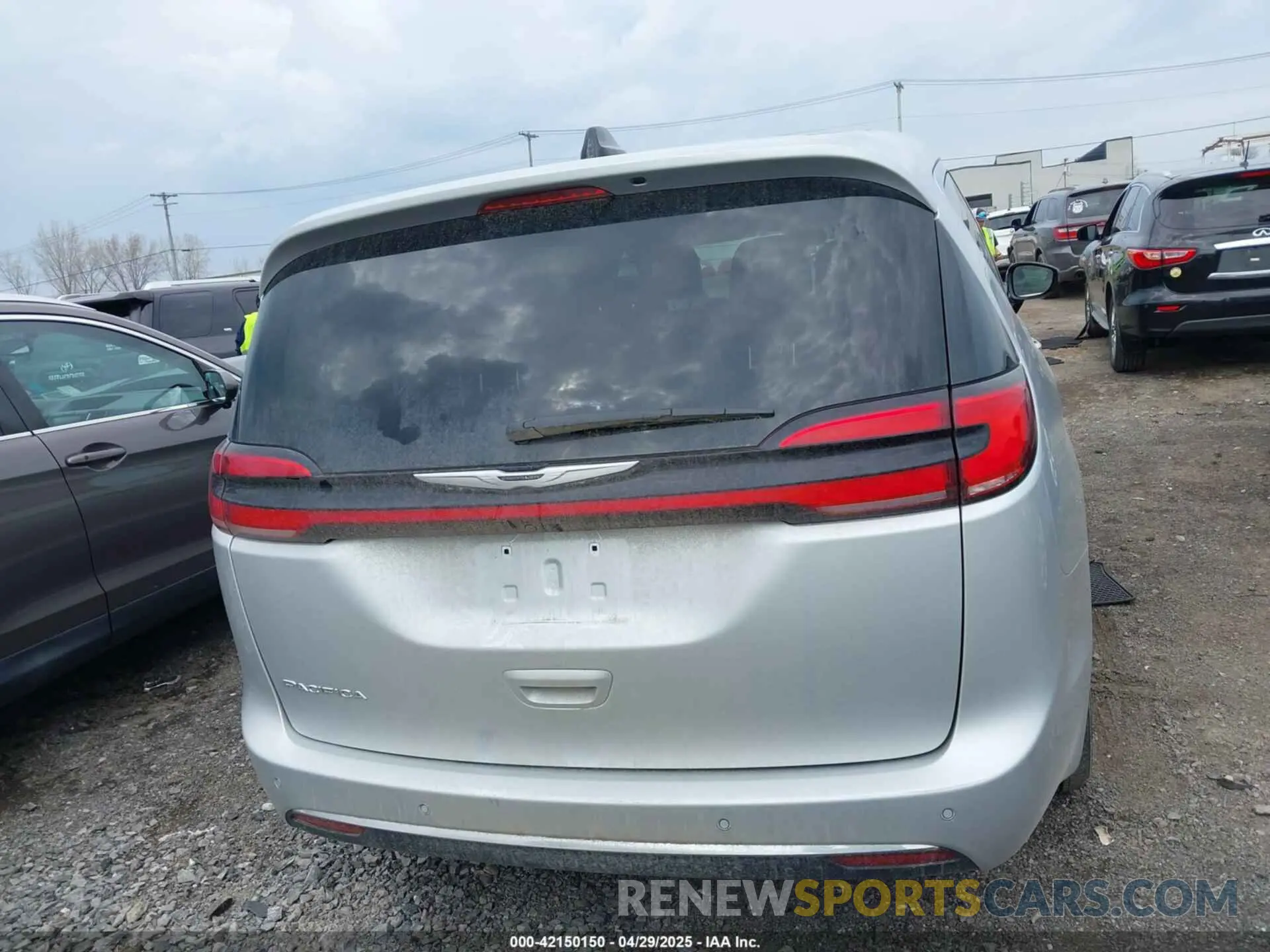 16 Photograph of a damaged car 2C4RC1BG8RR186632 CHRYSLER PACIFICA 2024
