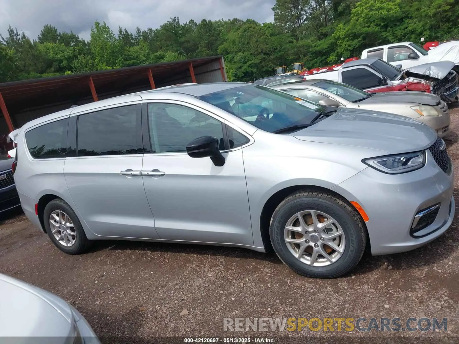 13 Photograph of a damaged car 2C4RC1BG9RR129162 CHRYSLER PACIFICA 2024