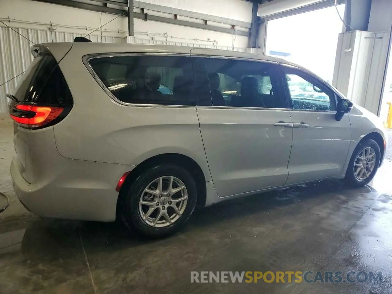 3 Photograph of a damaged car 2C4RC1BG9RR129548 CHRYSLER PACIFICA 2024