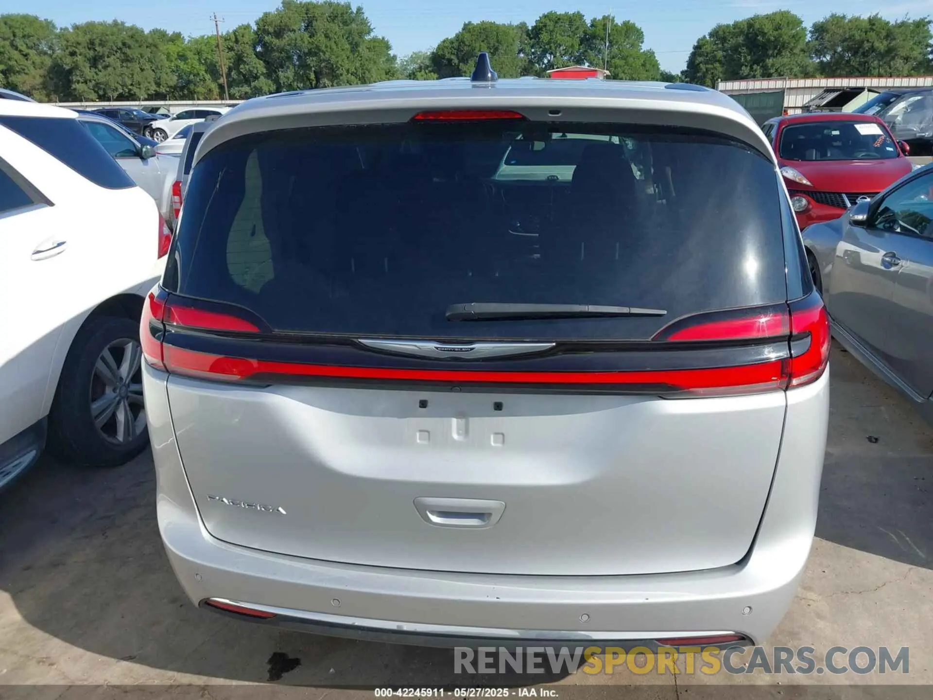 16 Photograph of a damaged car 2C4RC1BG9RR132725 CHRYSLER PACIFICA 2024