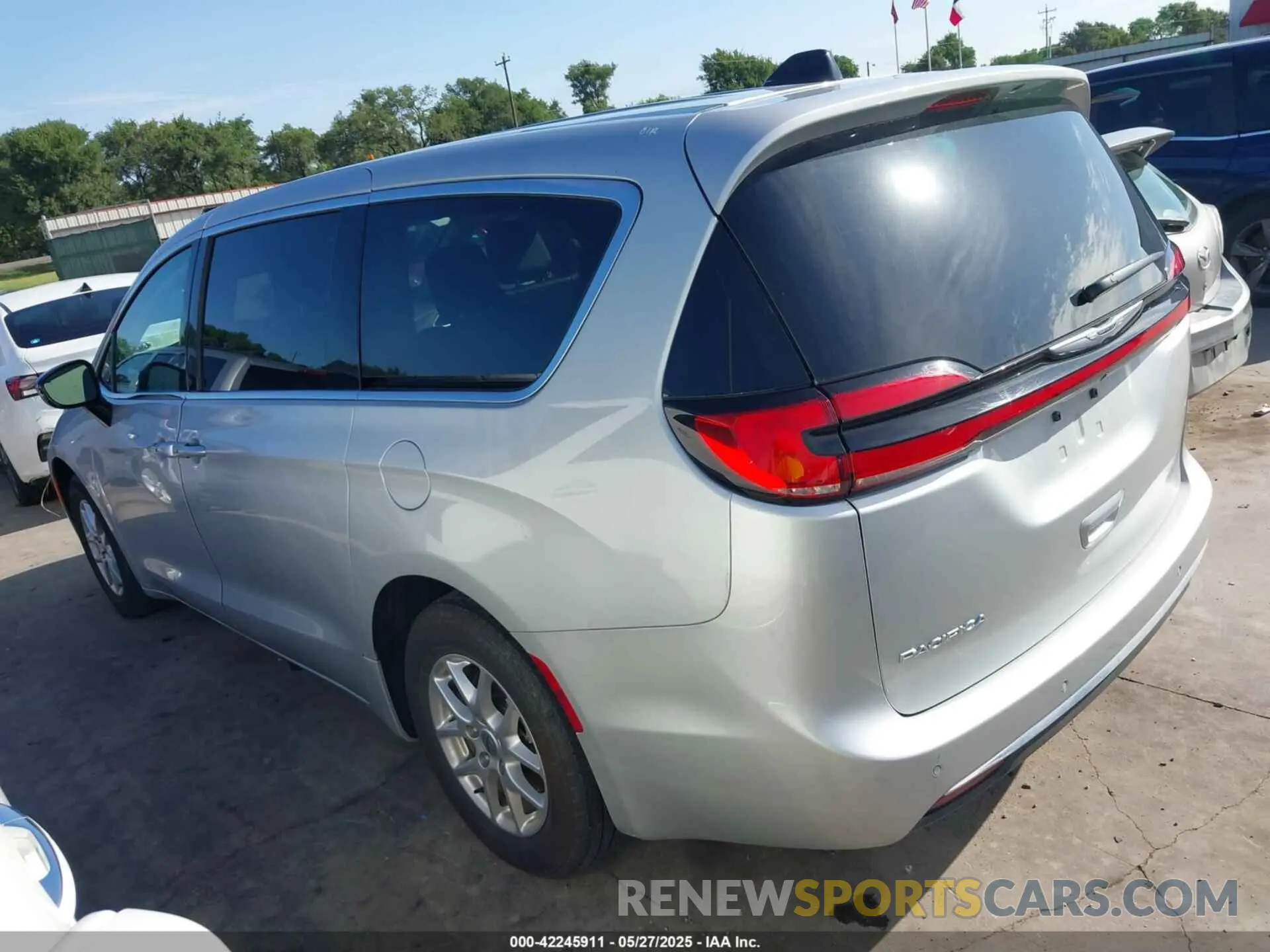 3 Photograph of a damaged car 2C4RC1BG9RR132725 CHRYSLER PACIFICA 2024