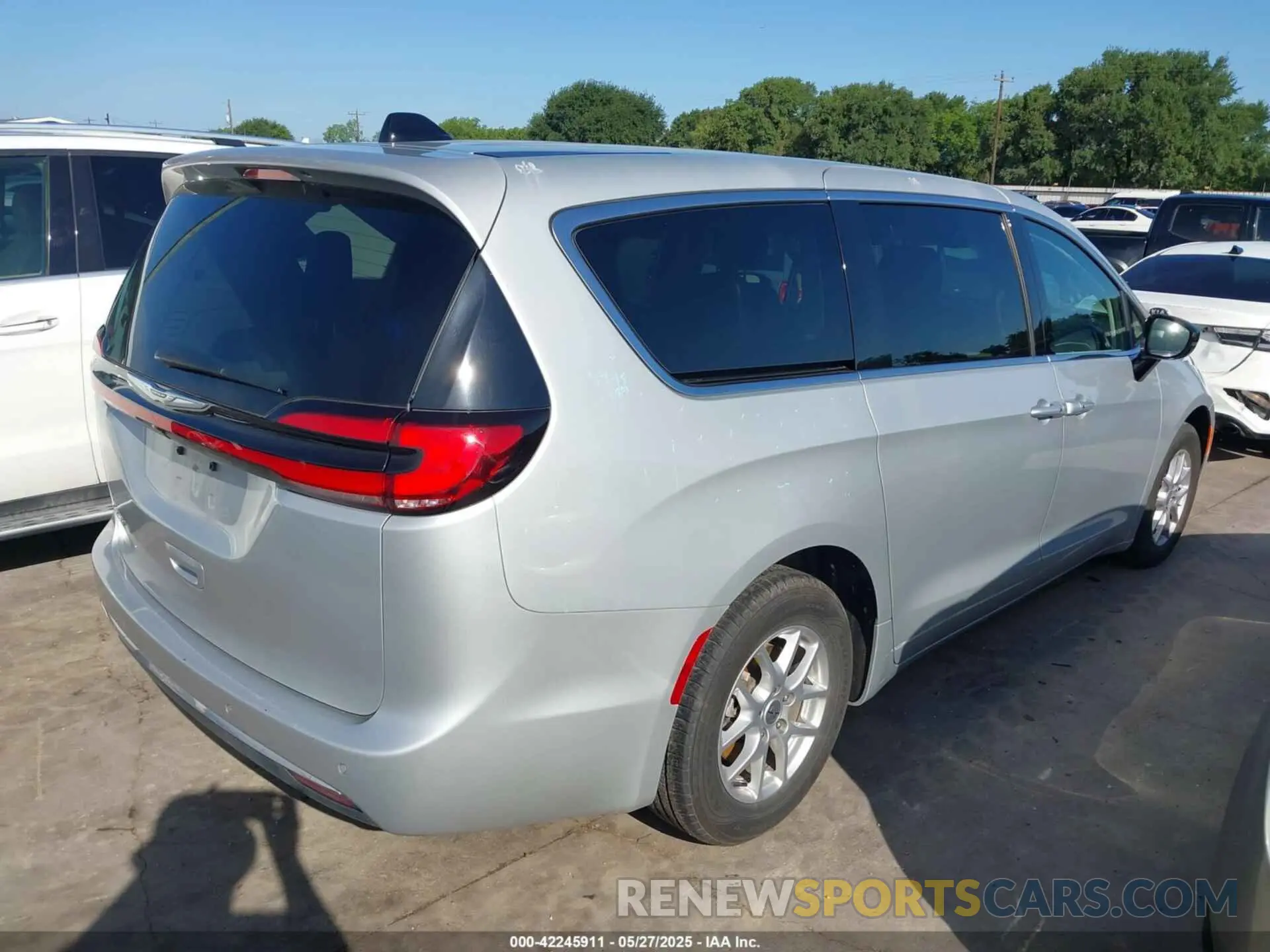 4 Photograph of a damaged car 2C4RC1BG9RR132725 CHRYSLER PACIFICA 2024