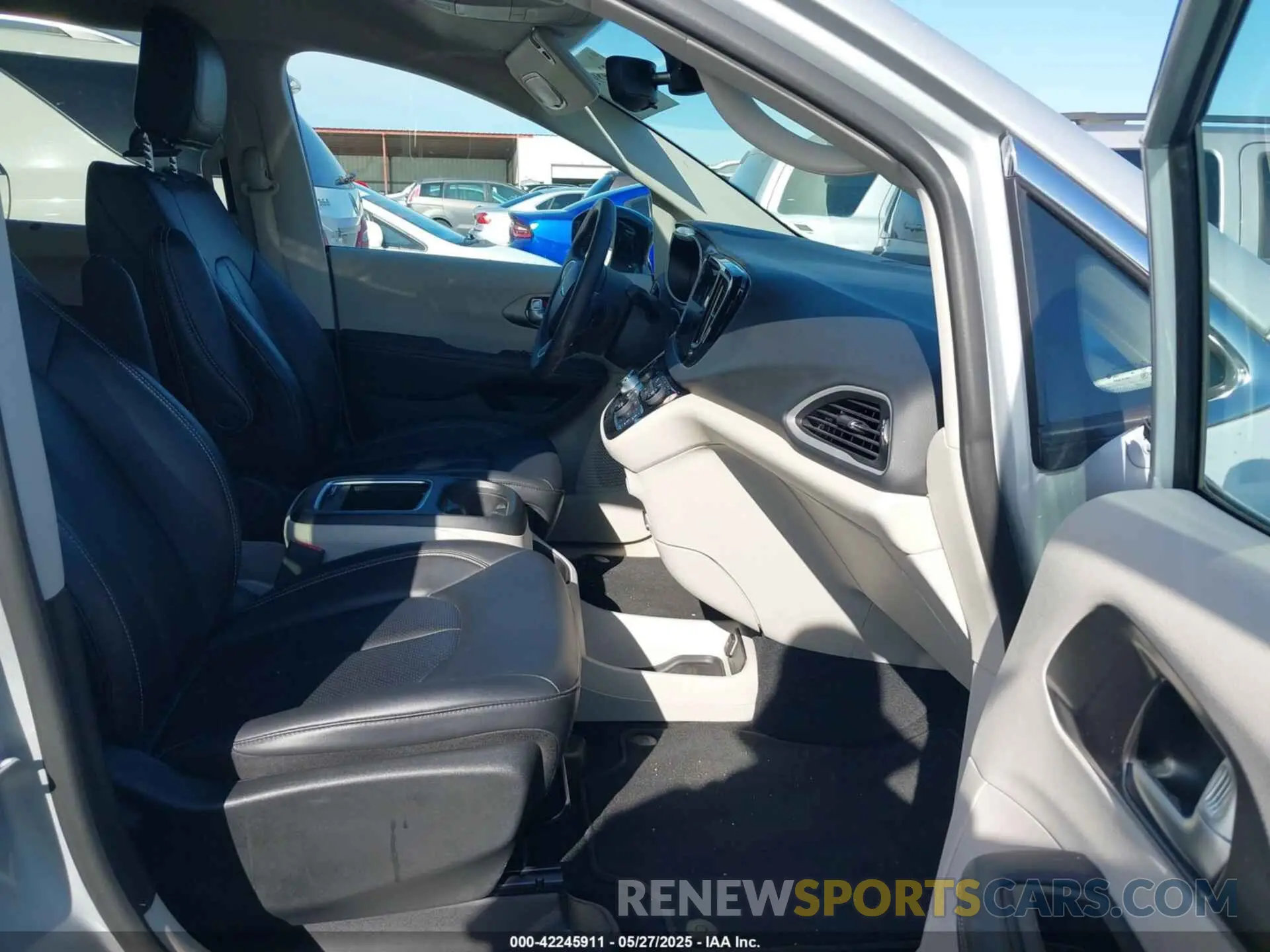 5 Photograph of a damaged car 2C4RC1BG9RR132725 CHRYSLER PACIFICA 2024