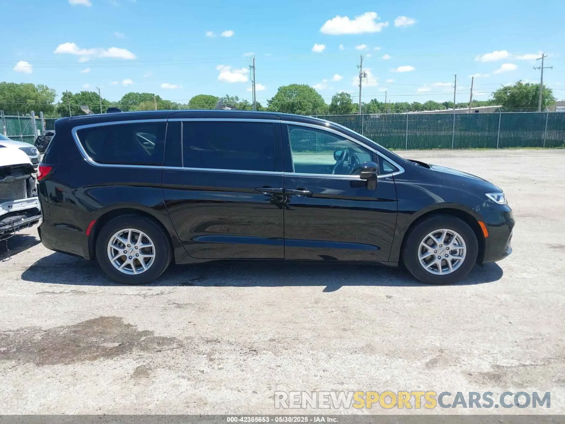 13 Photograph of a damaged car 2C4RC1BG9RR148830 CHRYSLER PACIFICA 2024