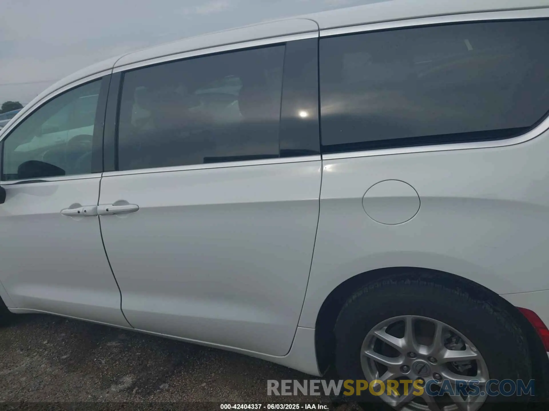 14 Photograph of a damaged car 2C4RC1BG9RR149511 CHRYSLER PACIFICA 2024