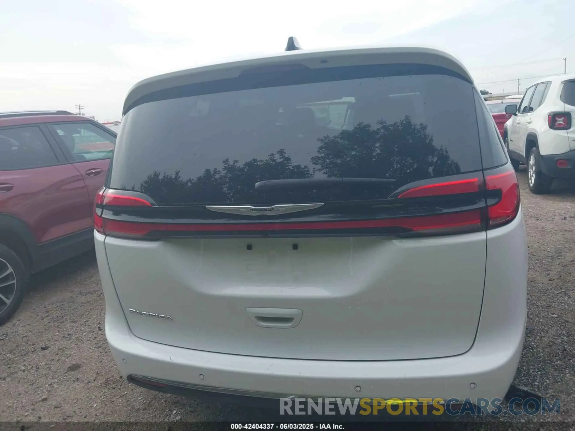 16 Photograph of a damaged car 2C4RC1BG9RR149511 CHRYSLER PACIFICA 2024