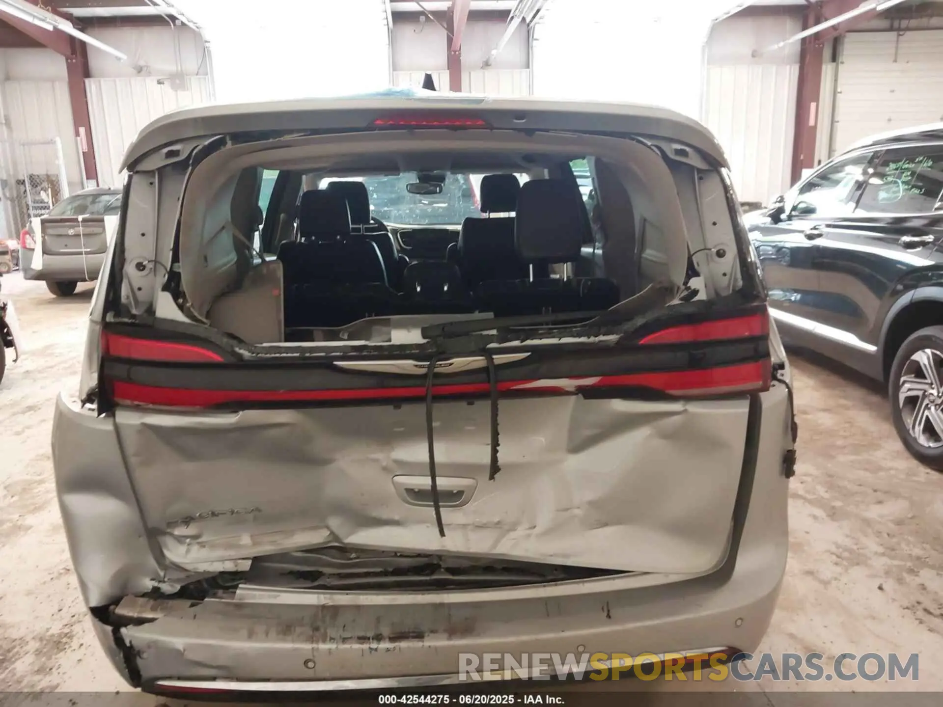 16 Photograph of a damaged car 2C4RC1BG9RR172836 CHRYSLER PACIFICA 2024