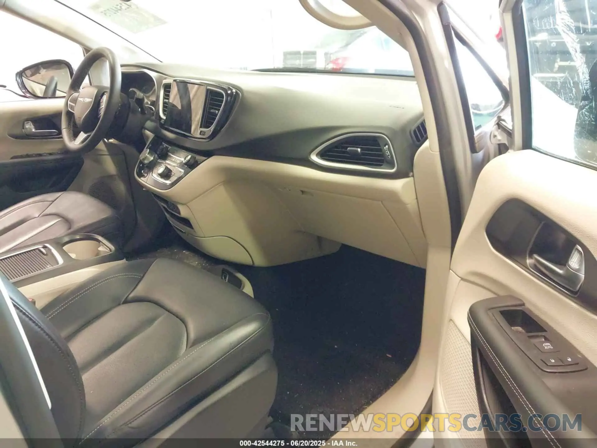 5 Photograph of a damaged car 2C4RC1BG9RR172836 CHRYSLER PACIFICA 2024
