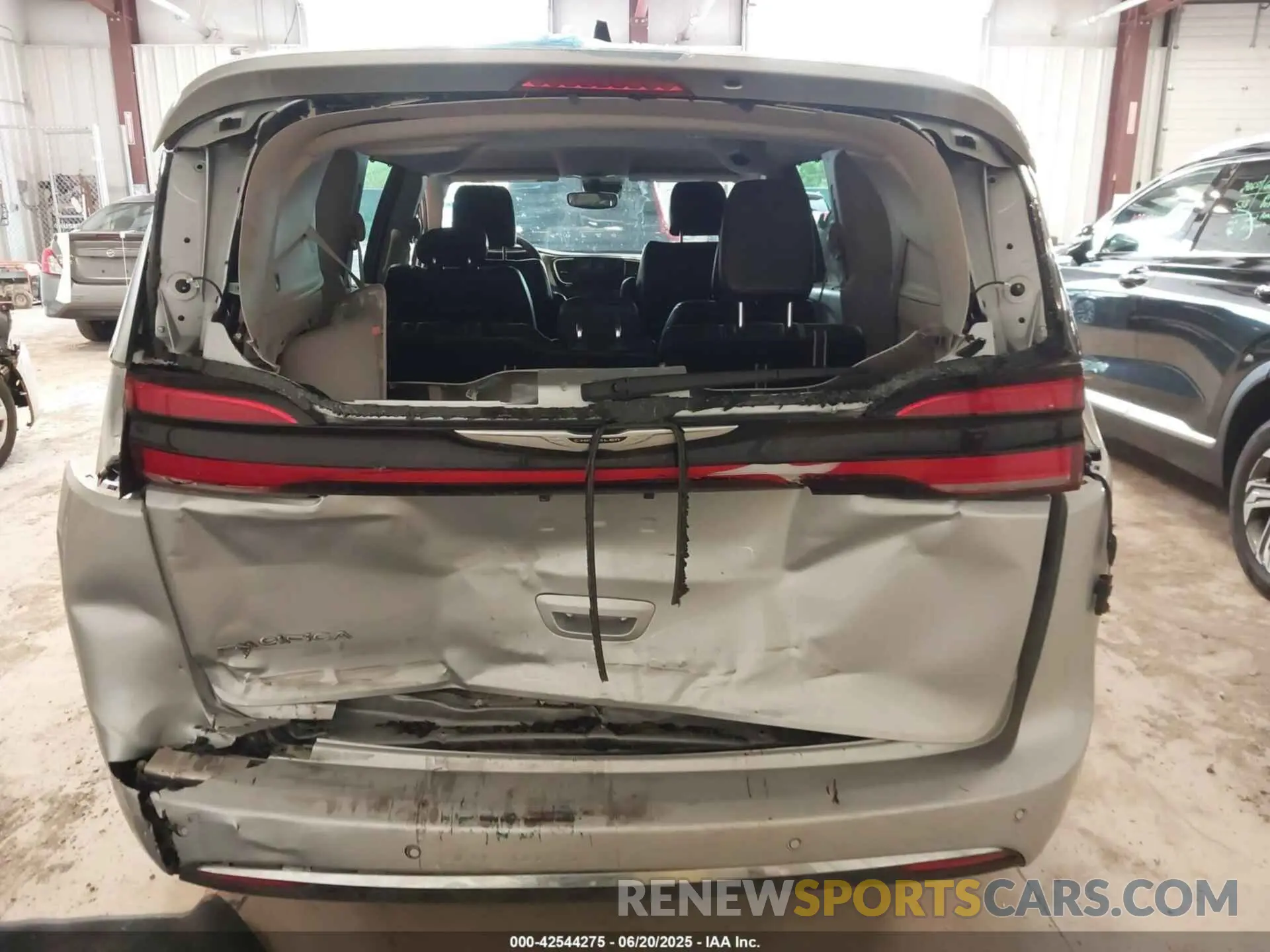 6 Photograph of a damaged car 2C4RC1BG9RR172836 CHRYSLER PACIFICA 2024