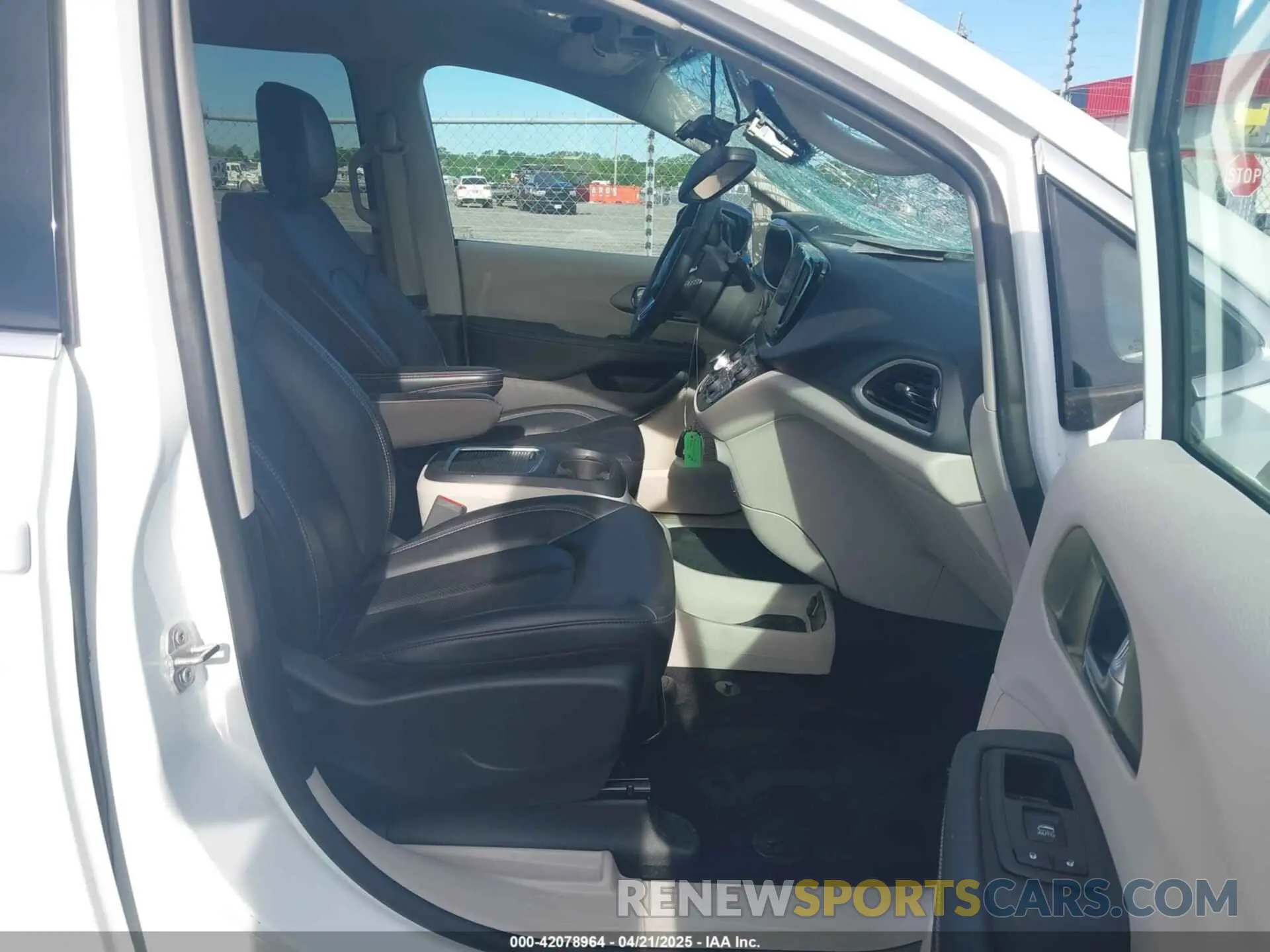 5 Photograph of a damaged car 2C4RC1BGXRR124925 CHRYSLER PACIFICA 2024