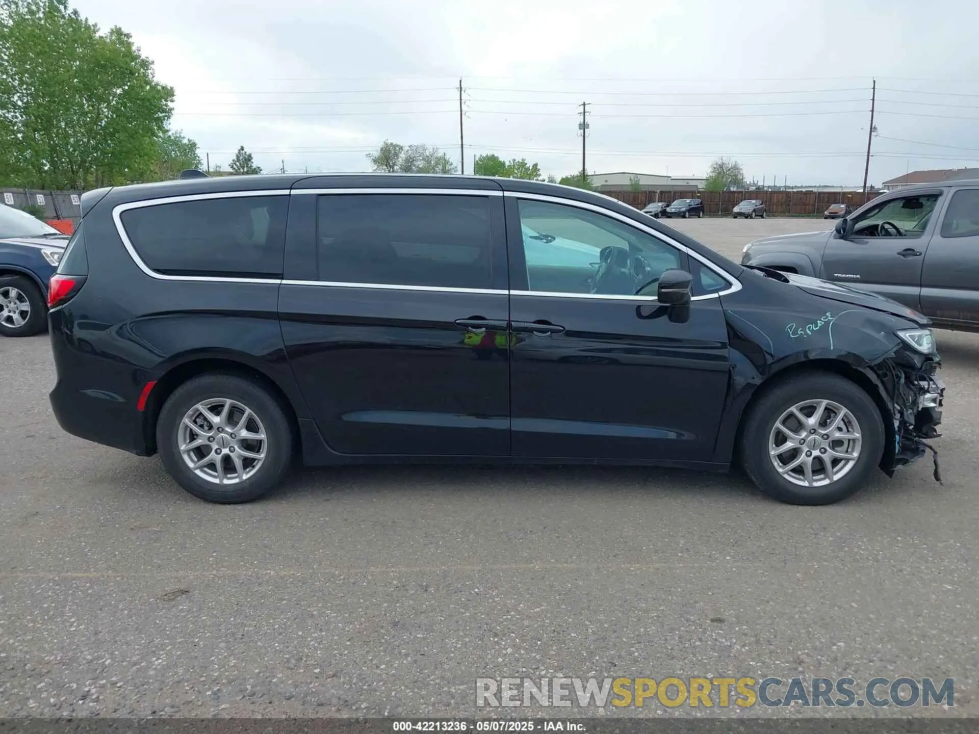 13 Photograph of a damaged car 2C4RC1BGXRR135925 CHRYSLER PACIFICA 2024