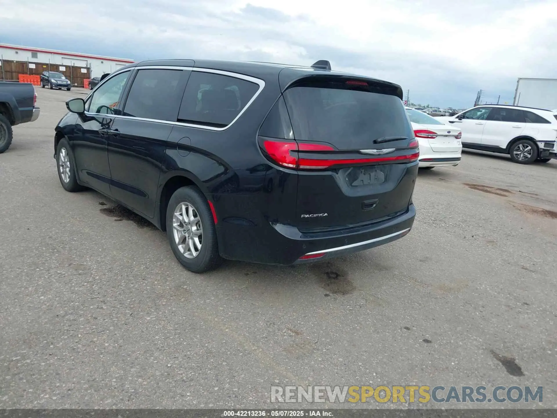 3 Photograph of a damaged car 2C4RC1BGXRR135925 CHRYSLER PACIFICA 2024