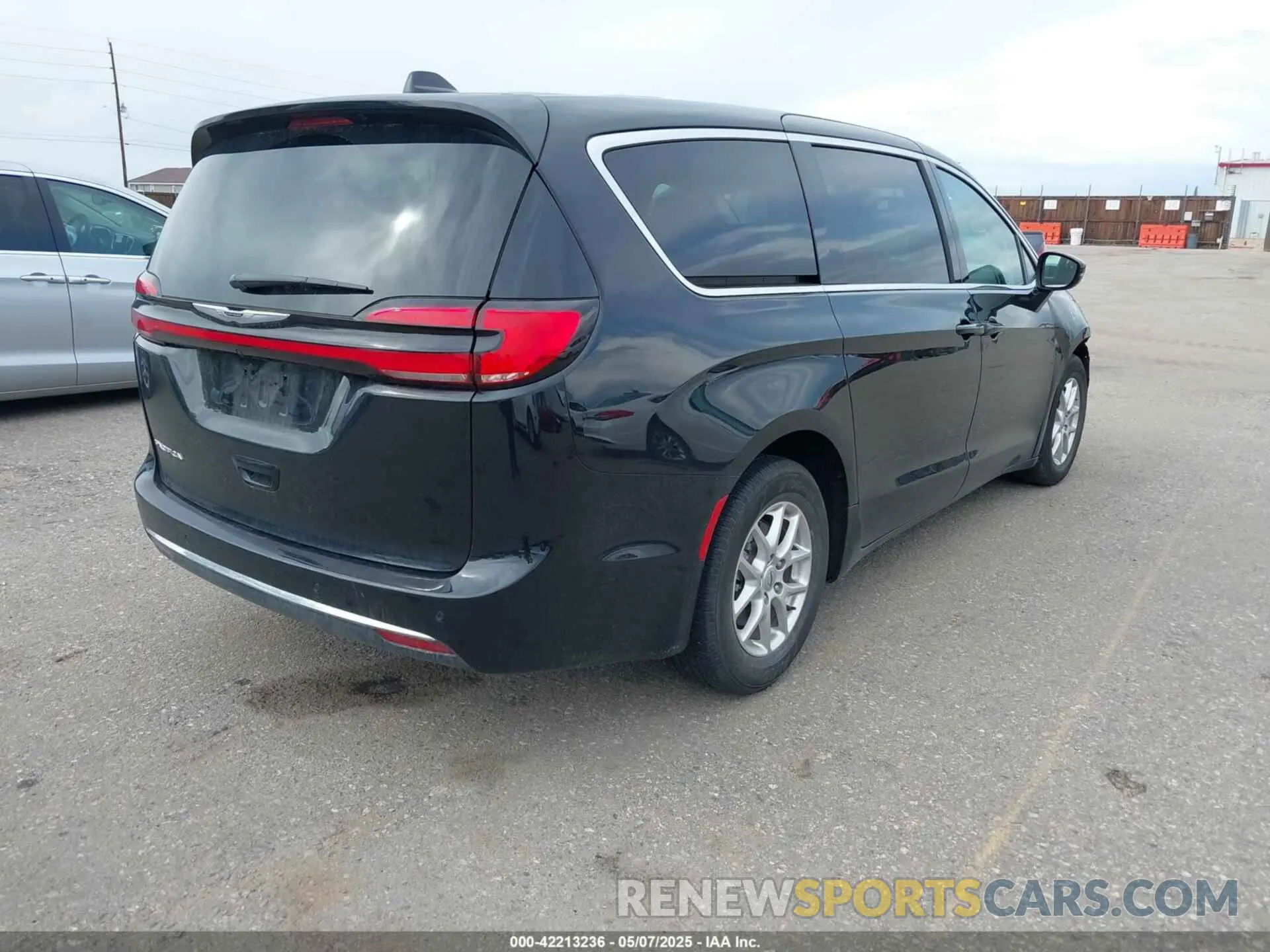 4 Photograph of a damaged car 2C4RC1BGXRR135925 CHRYSLER PACIFICA 2024