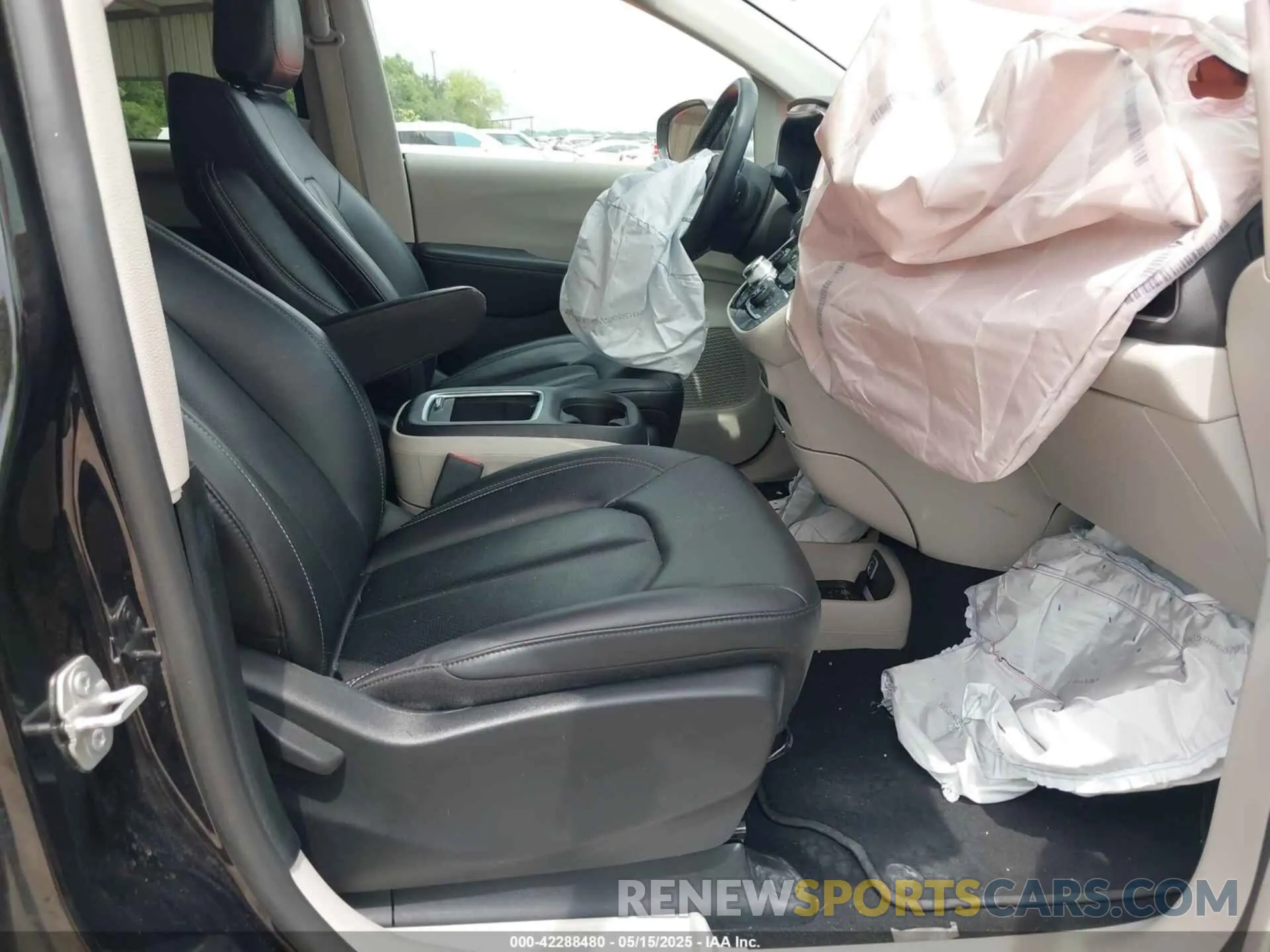 5 Photograph of a damaged car 2C4RC1BGXRR151574 CHRYSLER PACIFICA 2024