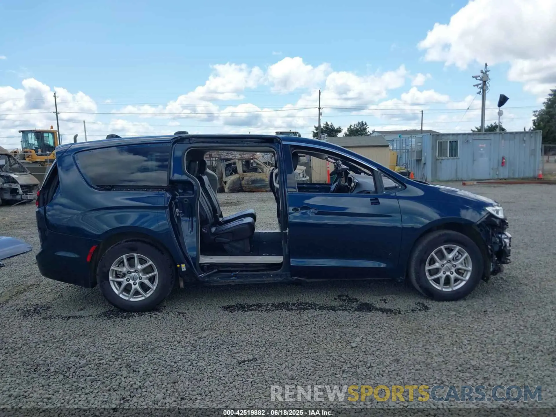 14 Photograph of a damaged car 2C4RC1BGXRR186924 CHRYSLER PACIFICA 2024