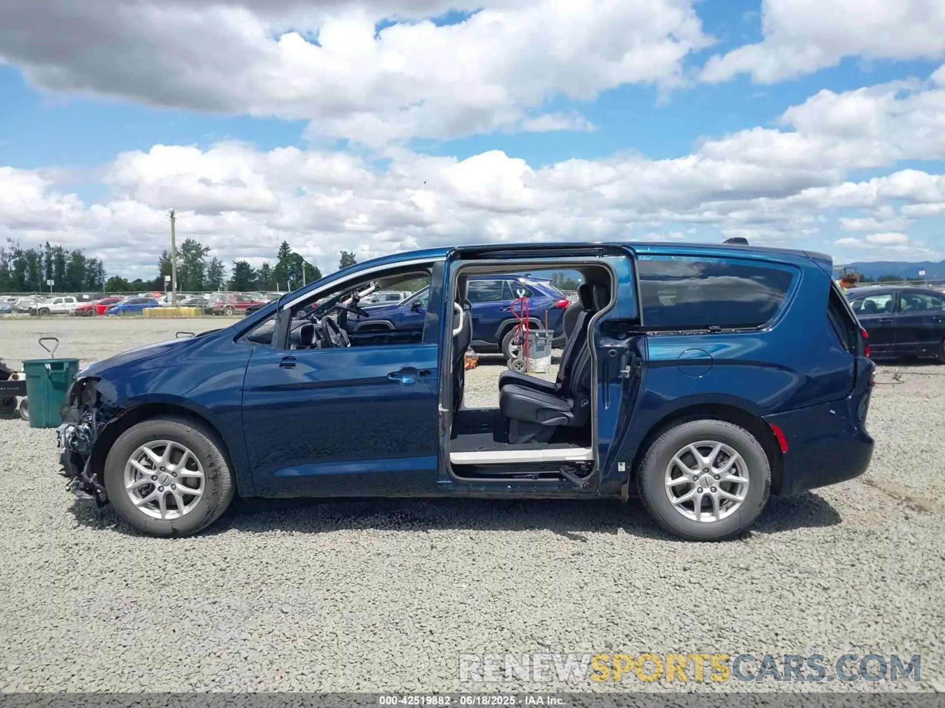 15 Photograph of a damaged car 2C4RC1BGXRR186924 CHRYSLER PACIFICA 2024