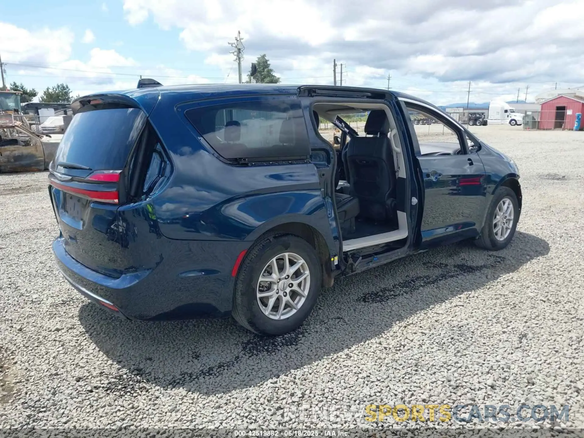 4 Photograph of a damaged car 2C4RC1BGXRR186924 CHRYSLER PACIFICA 2024
