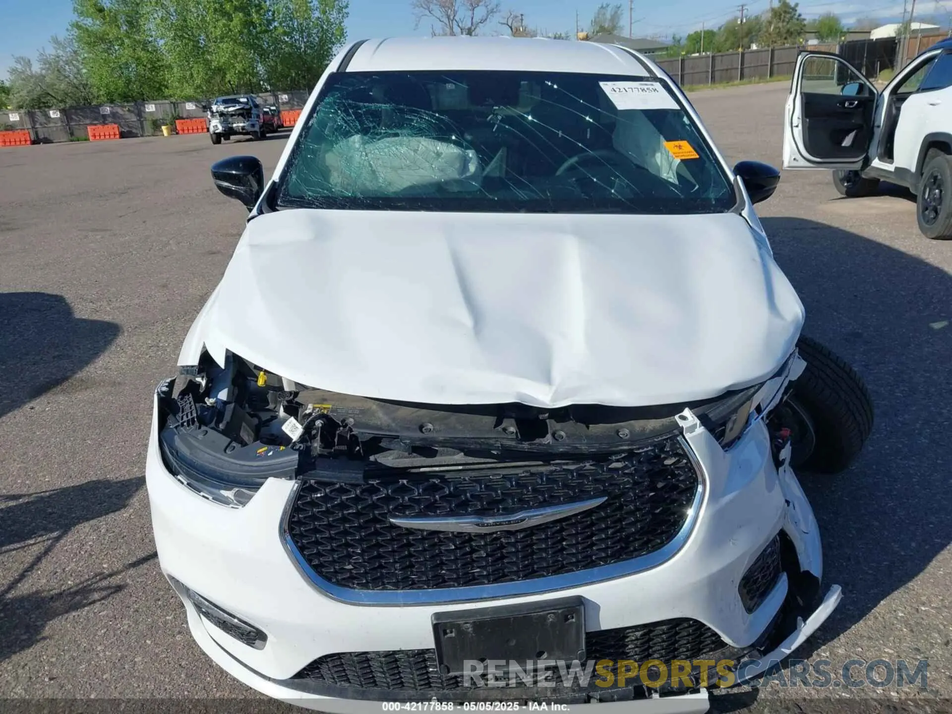 12 Photograph of a damaged car 2C4RC1FG3RR144993 CHRYSLER PACIFICA 2024