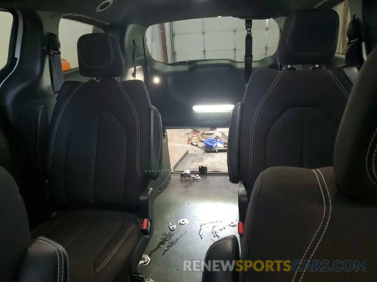 10 Photograph of a damaged car 2C4RC1FG5RR120601 CHRYSLER PACIFICA 2024