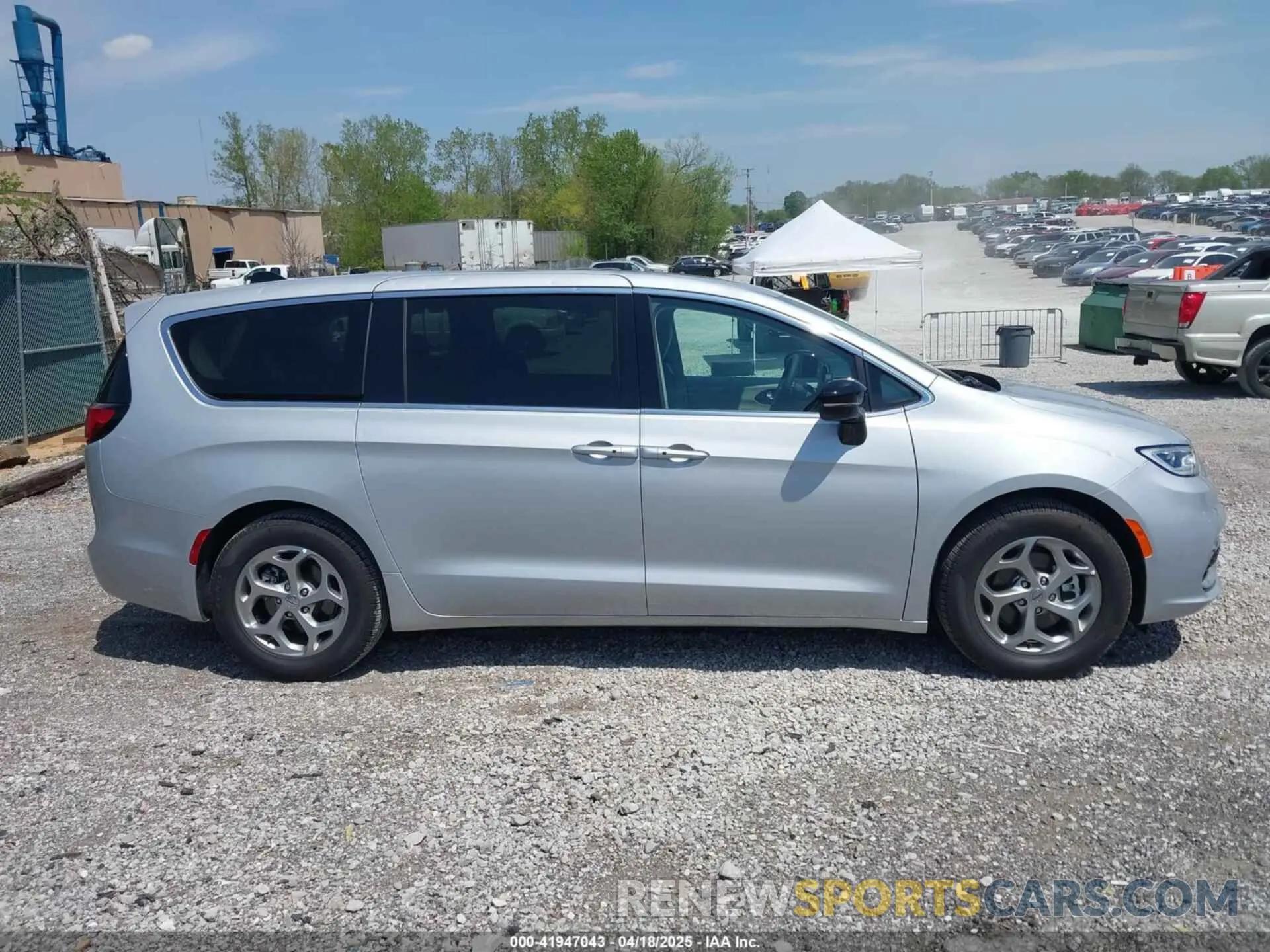 13 Photograph of a damaged car 2C4RC1GG3RR128050 CHRYSLER PACIFICA 2024