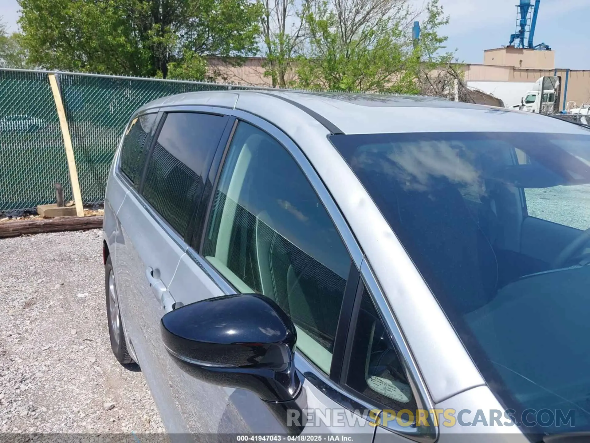 18 Photograph of a damaged car 2C4RC1GG3RR128050 CHRYSLER PACIFICA 2024