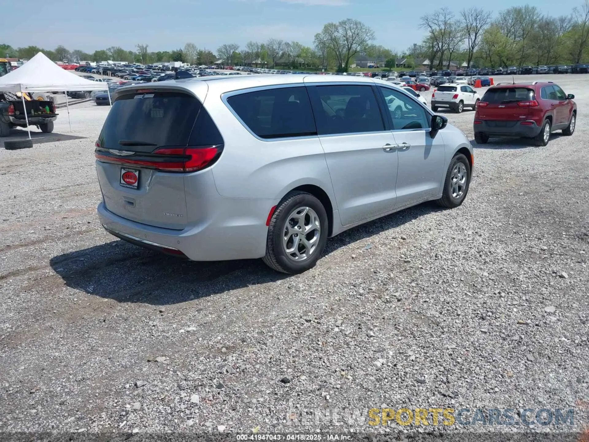 4 Photograph of a damaged car 2C4RC1GG3RR128050 CHRYSLER PACIFICA 2024