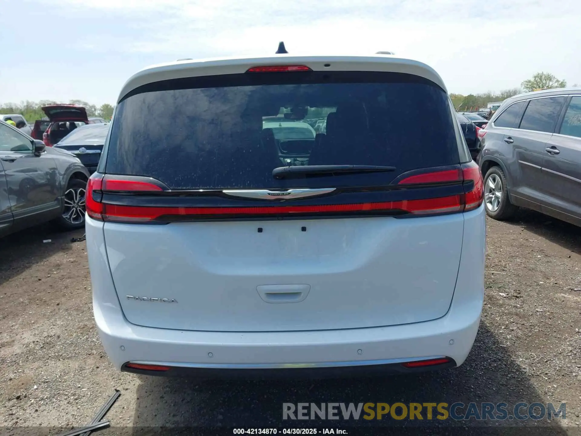 17 Photograph of a damaged car 2C4RC1PG4RR121446 CHRYSLER PACIFICA 2024