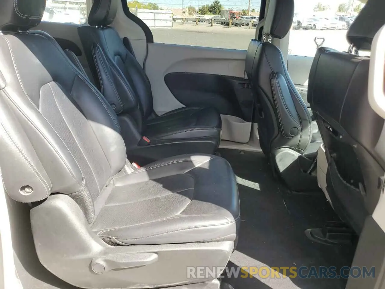 11 Photograph of a damaged car 2C4RC1S70RR102822 CHRYSLER PACIFICA 2024