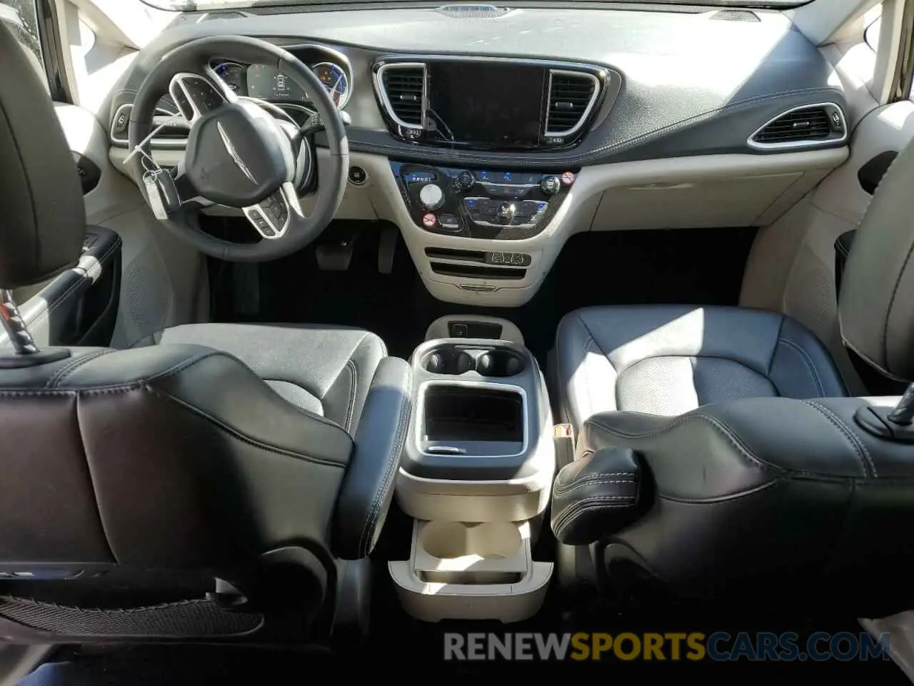 8 Photograph of a damaged car 2C4RC1S70RR134623 CHRYSLER PACIFICA 2024