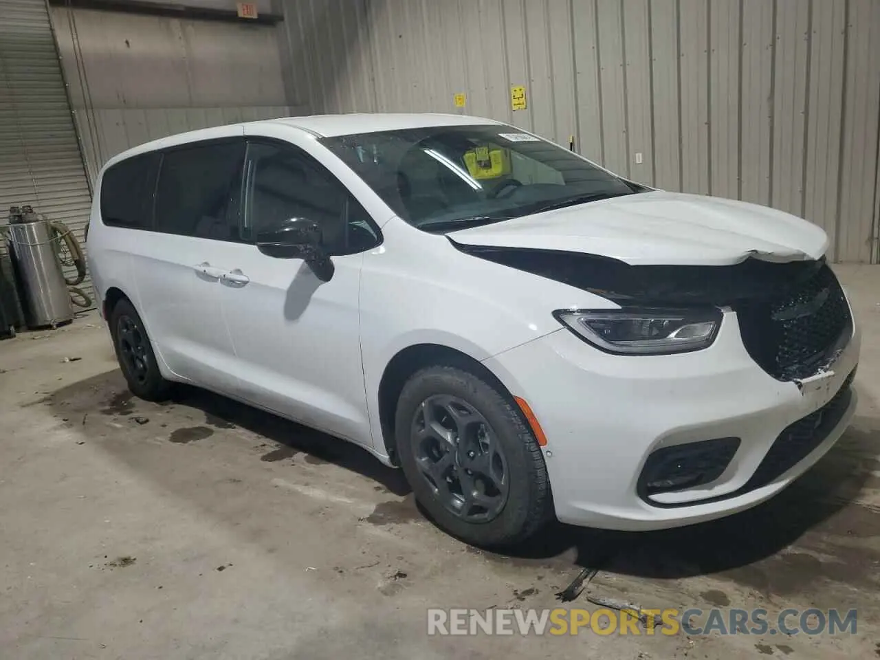 4 Photograph of a damaged car 2C4RC1S71RR156565 CHRYSLER PACIFICA 2024