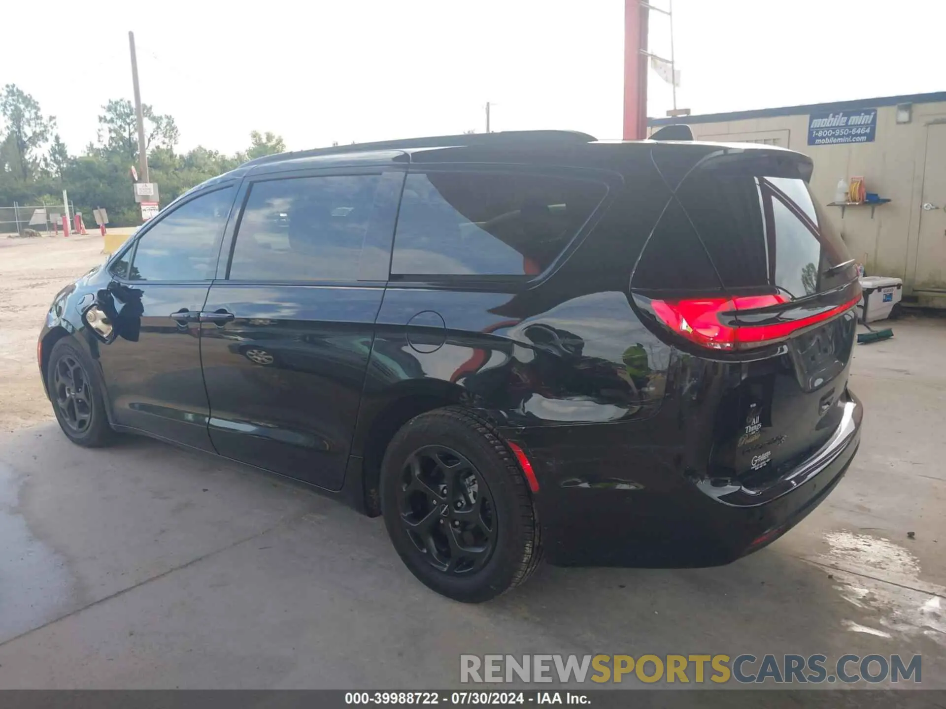 14 Photograph of a damaged car 2C4RC1S73RR104550 CHRYSLER PACIFICA 2024
