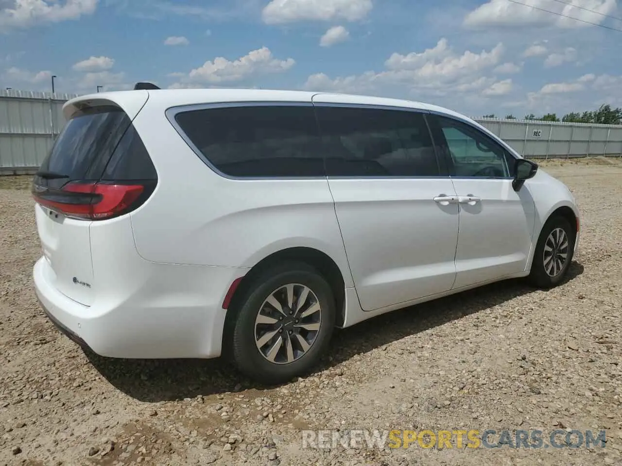 3 Photograph of a damaged car 2C4RC1S73RR118223 CHRYSLER PACIFICA 2024