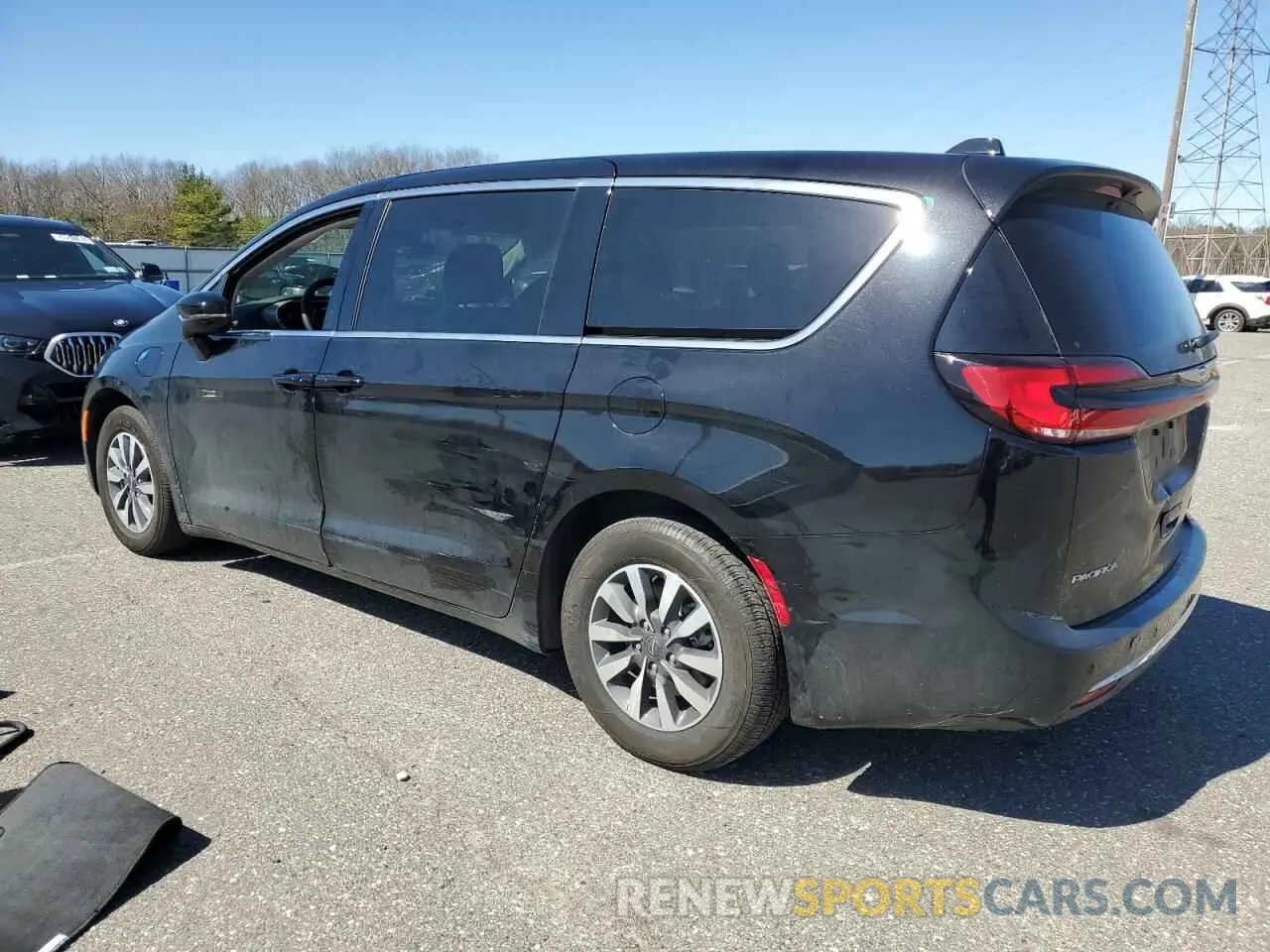 2 Photograph of a damaged car 2C4RC1S76RR157114 CHRYSLER PACIFICA 2024