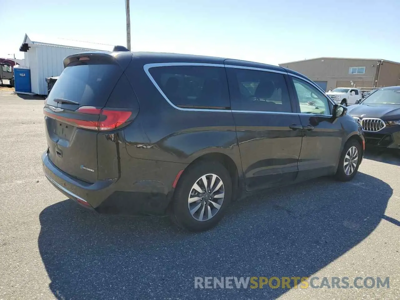 3 Photograph of a damaged car 2C4RC1S76RR157114 CHRYSLER PACIFICA 2024