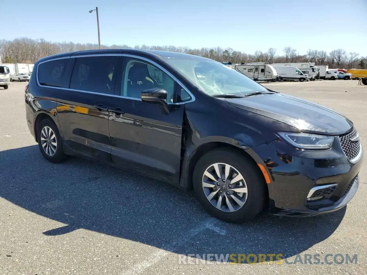 4 Photograph of a damaged car 2C4RC1S76RR157114 CHRYSLER PACIFICA 2024