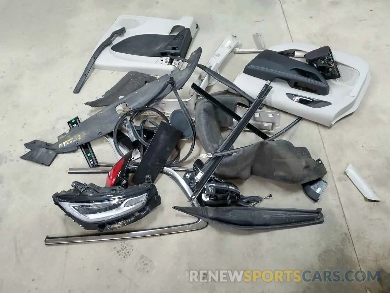 13 Photograph of a damaged car 2C4RC1S77RR158336 CHRYSLER PACIFICA 2024
