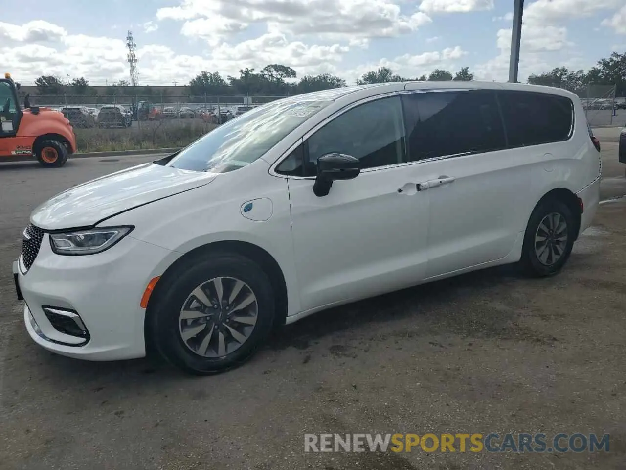 1 Photograph of a damaged car 2C4RC1S78RR117973 CHRYSLER PACIFICA 2024