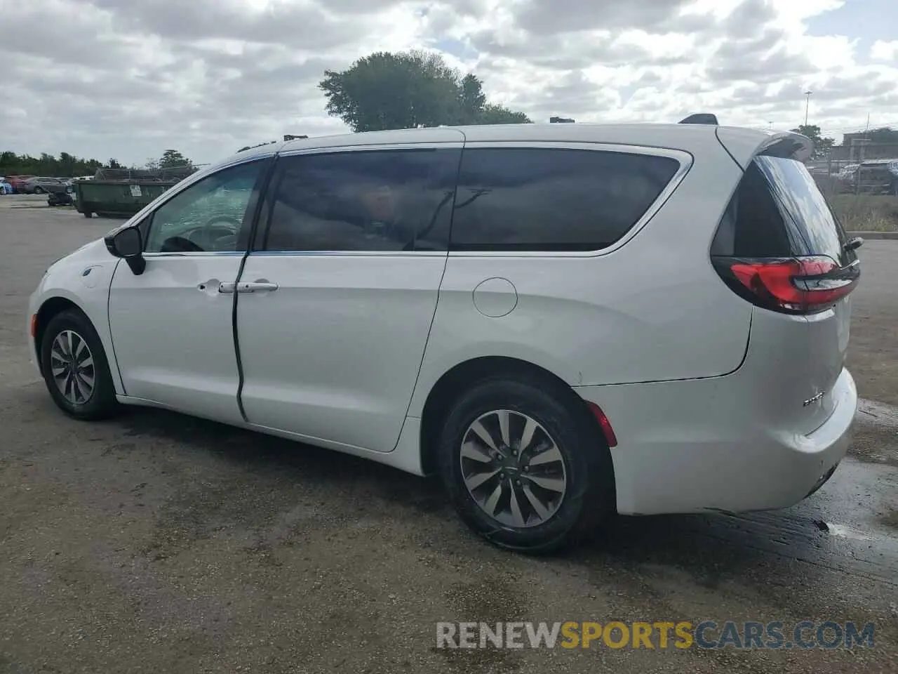 2 Photograph of a damaged car 2C4RC1S78RR117973 CHRYSLER PACIFICA 2024