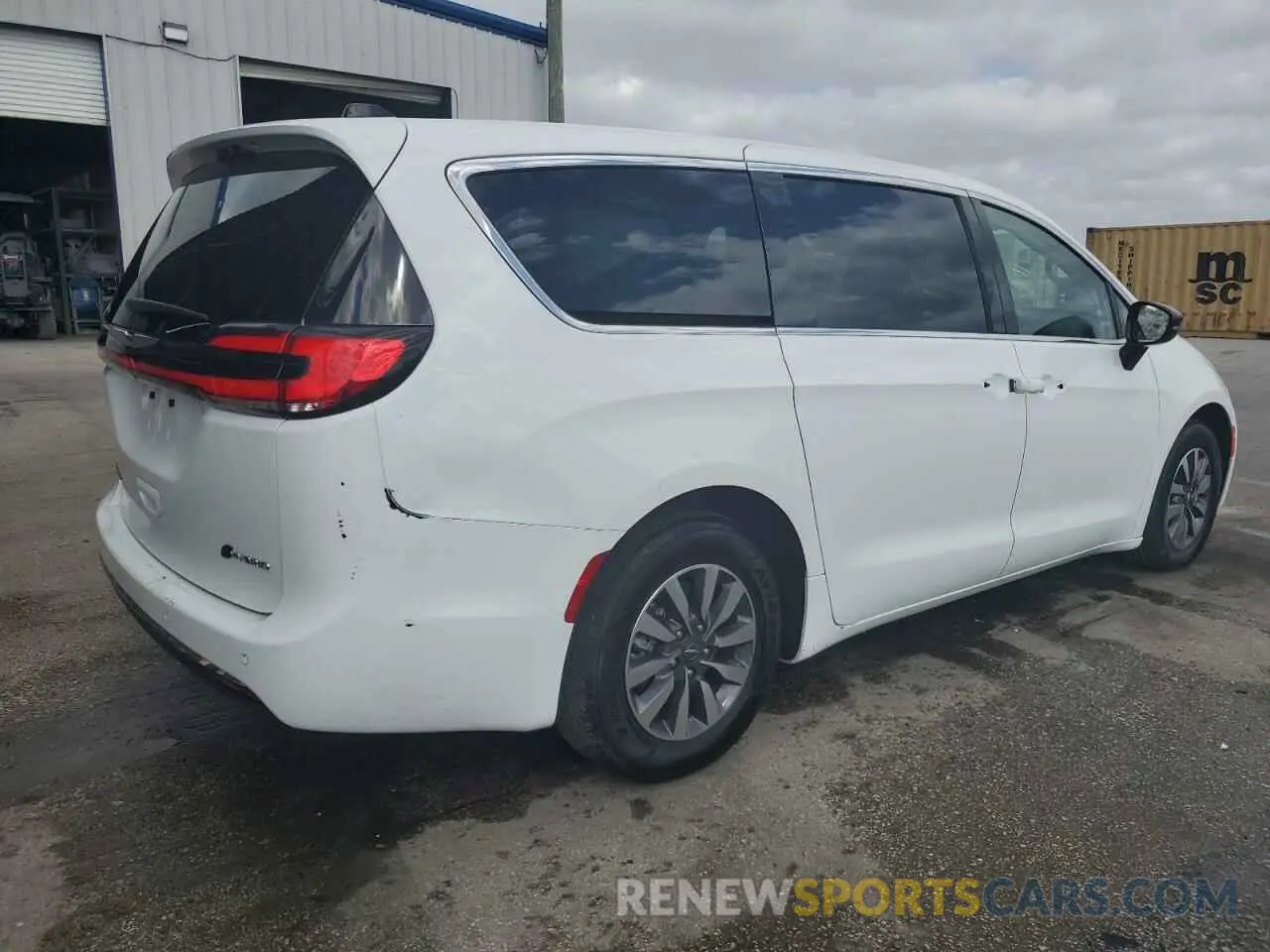 3 Photograph of a damaged car 2C4RC1S78RR117973 CHRYSLER PACIFICA 2024