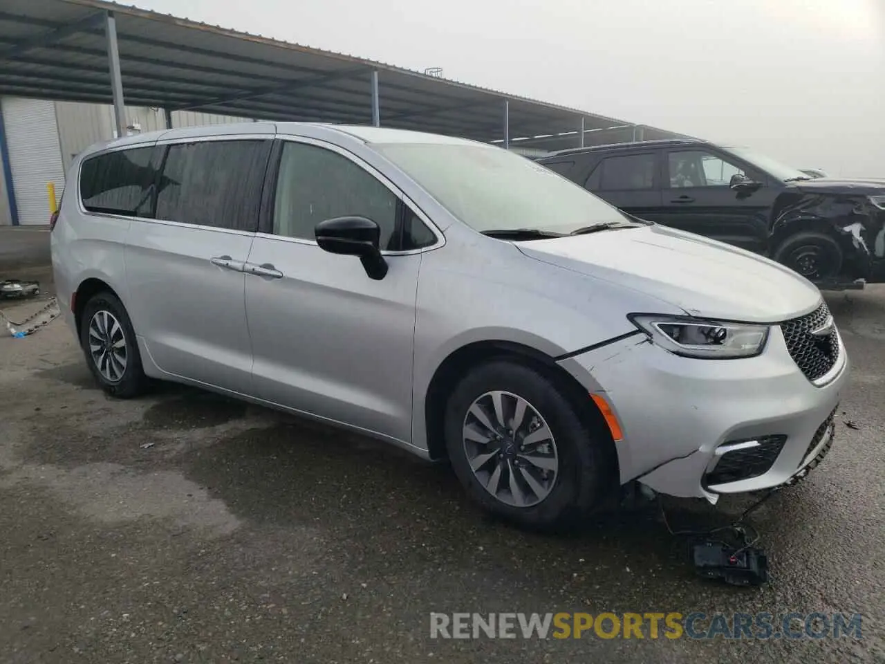 4 Photograph of a damaged car 2C4RC1S78RR134286 CHRYSLER PACIFICA 2024