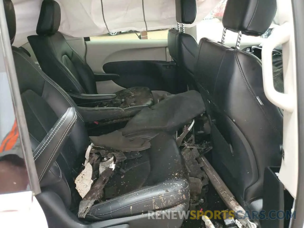 11 Photograph of a damaged car 2C4RC1S79RR121806 CHRYSLER PACIFICA 2024