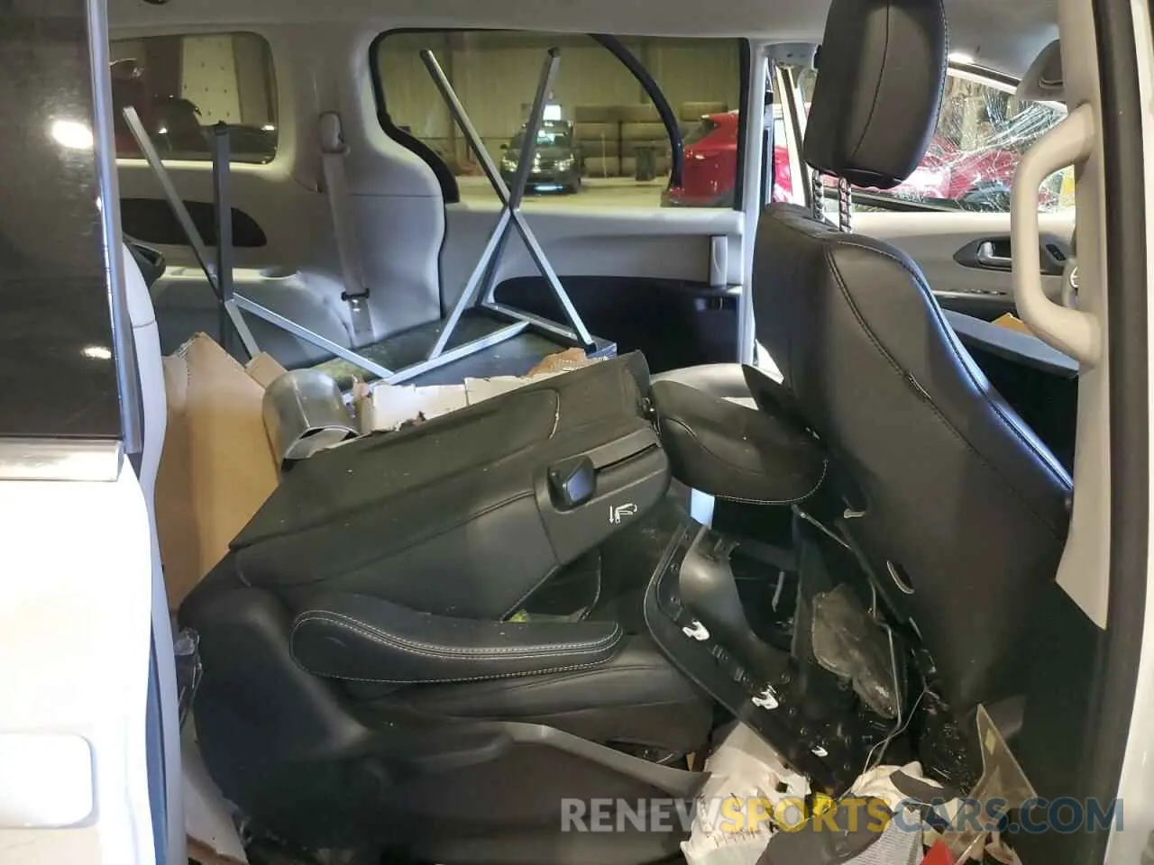 11 Photograph of a damaged car 2C4RC1S7XRR118204 CHRYSLER PACIFICA 2024