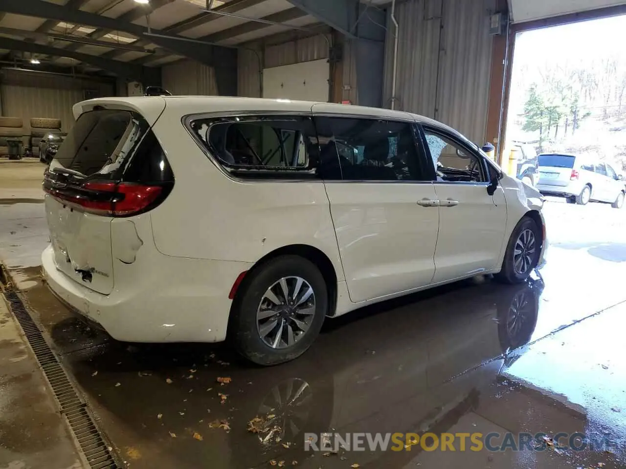 3 Photograph of a damaged car 2C4RC1S7XRR118204 CHRYSLER PACIFICA 2024