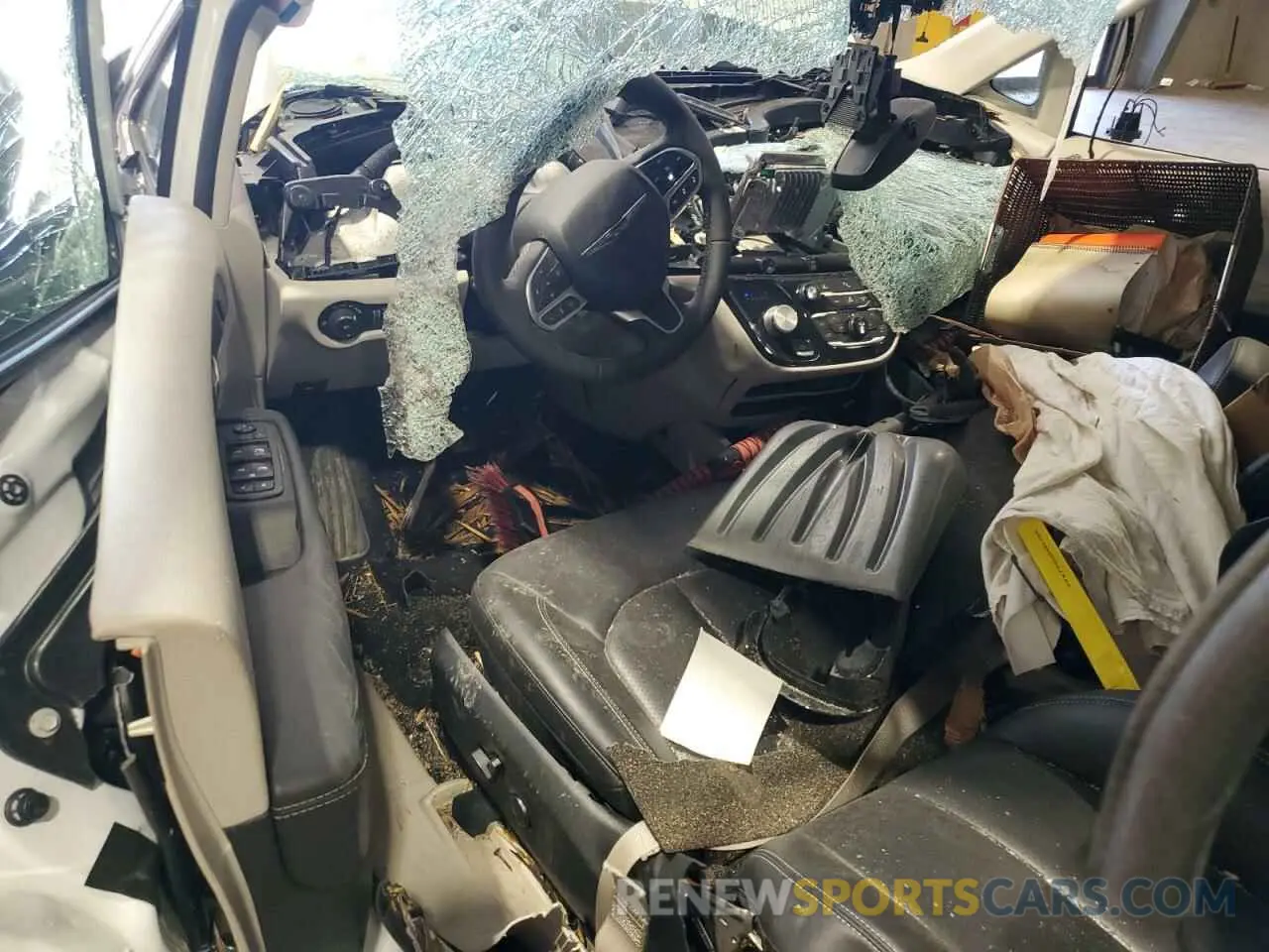 8 Photograph of a damaged car 2C4RC1S7XRR118204 CHRYSLER PACIFICA 2024
