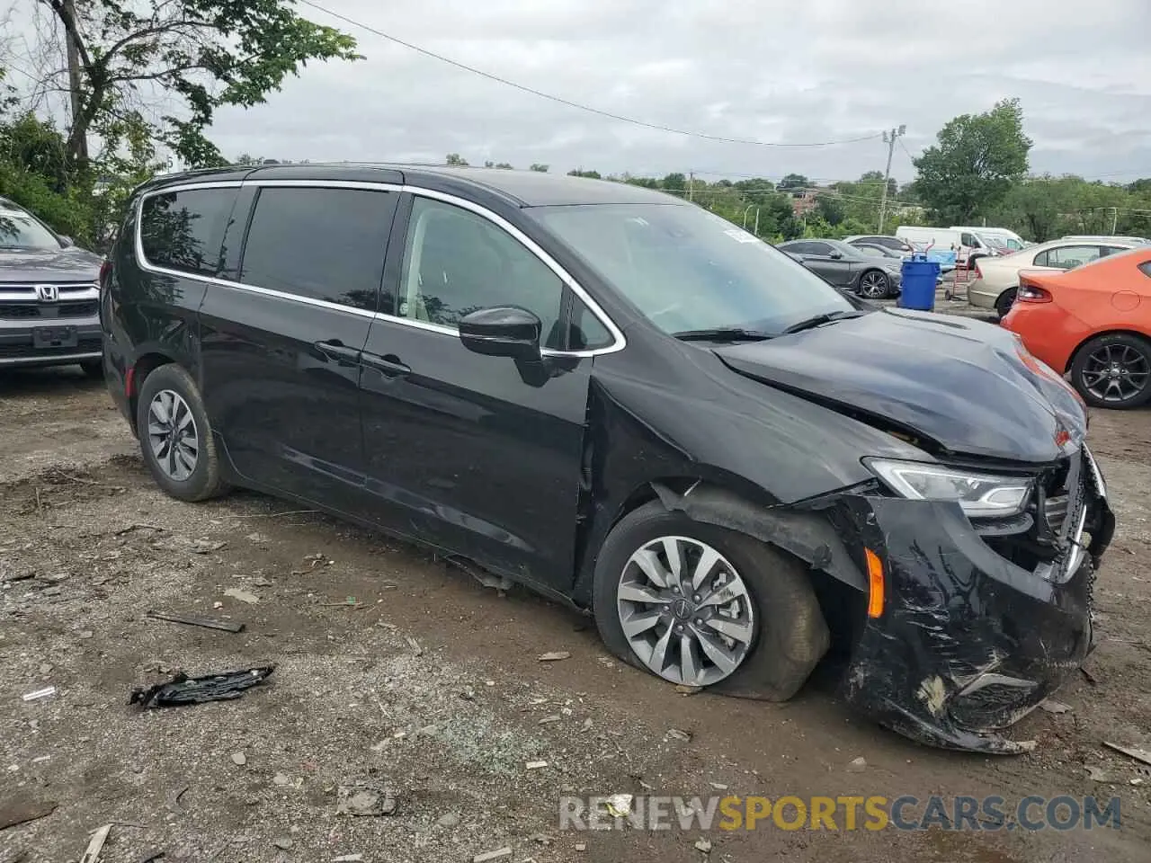 4 Photograph of a damaged car 2C4RC1S7XRR130577 CHRYSLER PACIFICA 2024